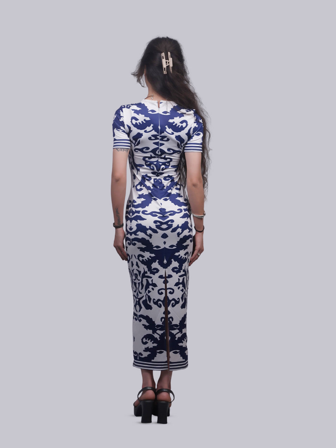 Women’s Blue & White Abstract Print Bodycon Midi Dress | Short Sleeve Fitted Dress