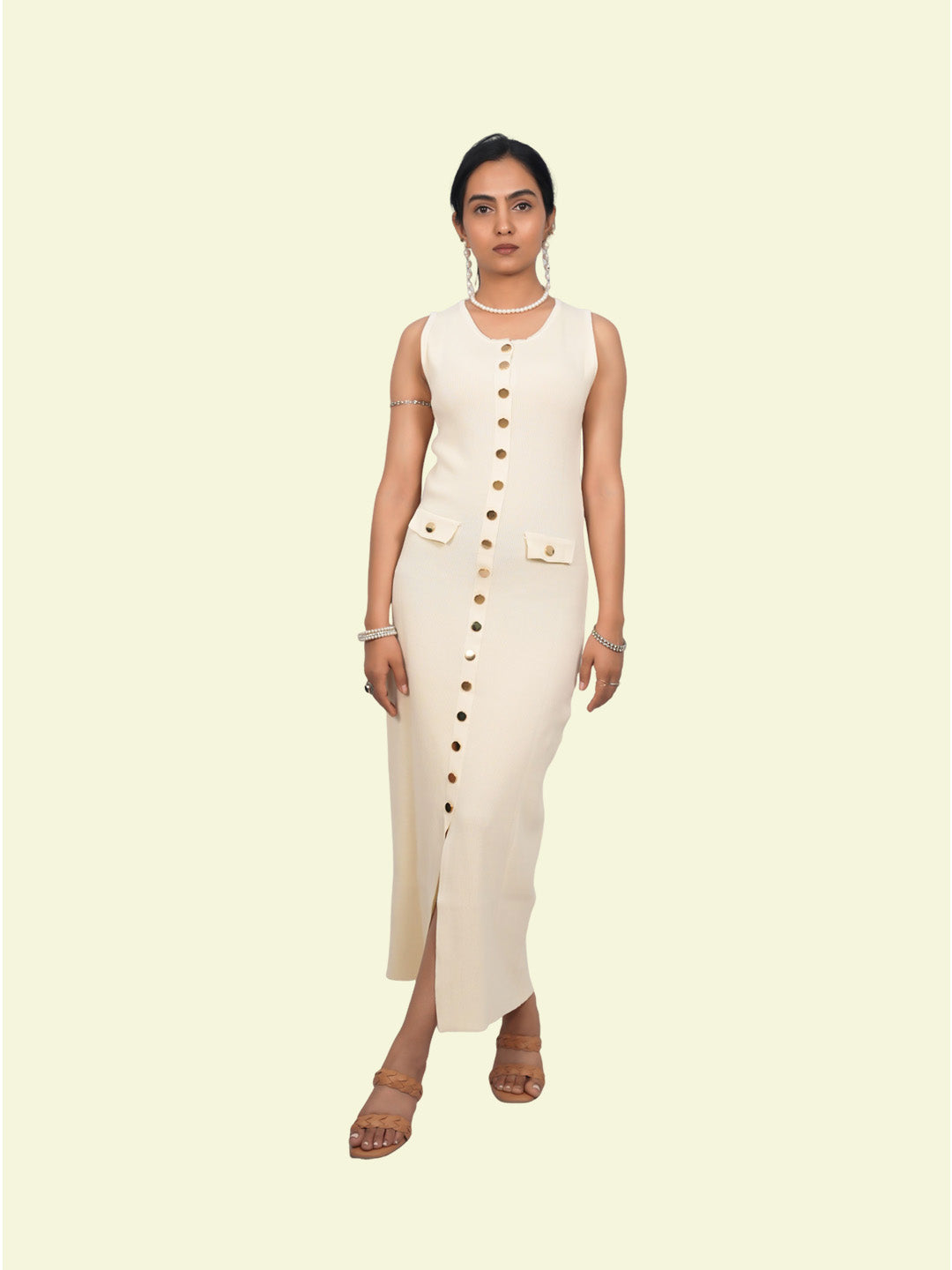 Woman wearing a white sleeveless dress with buttons